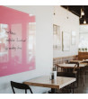 Růžová perlová skleněná magnetická tabule do restaurace Smatab®